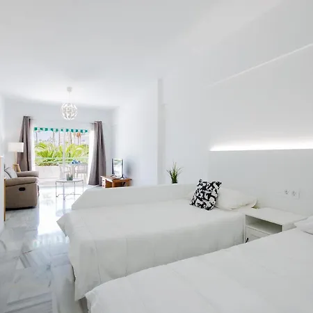 Estudio - La Caleta 公寓 *